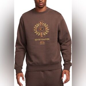 Nike Men's Sportswear Club Fleece City of Athletes Crewneck Sweatshirt Brown